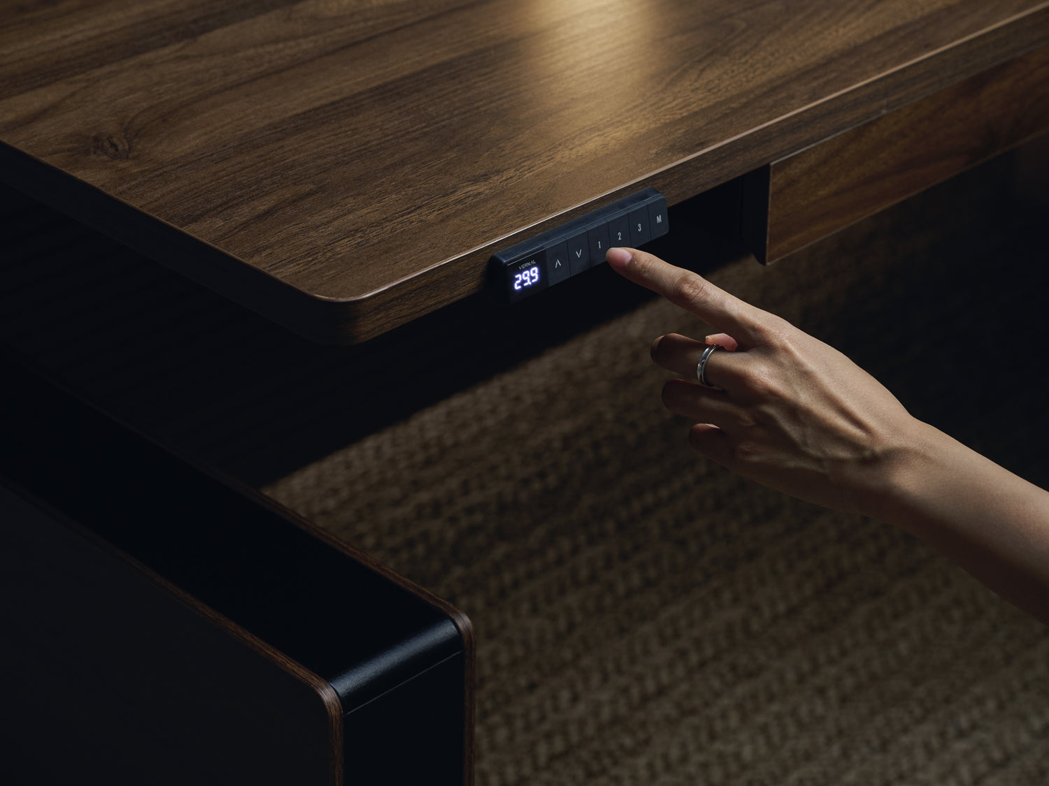 0.7 executive standing desk operation